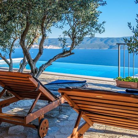 אומיס Villa Secluded Paradise מראה חיצוני תמונה