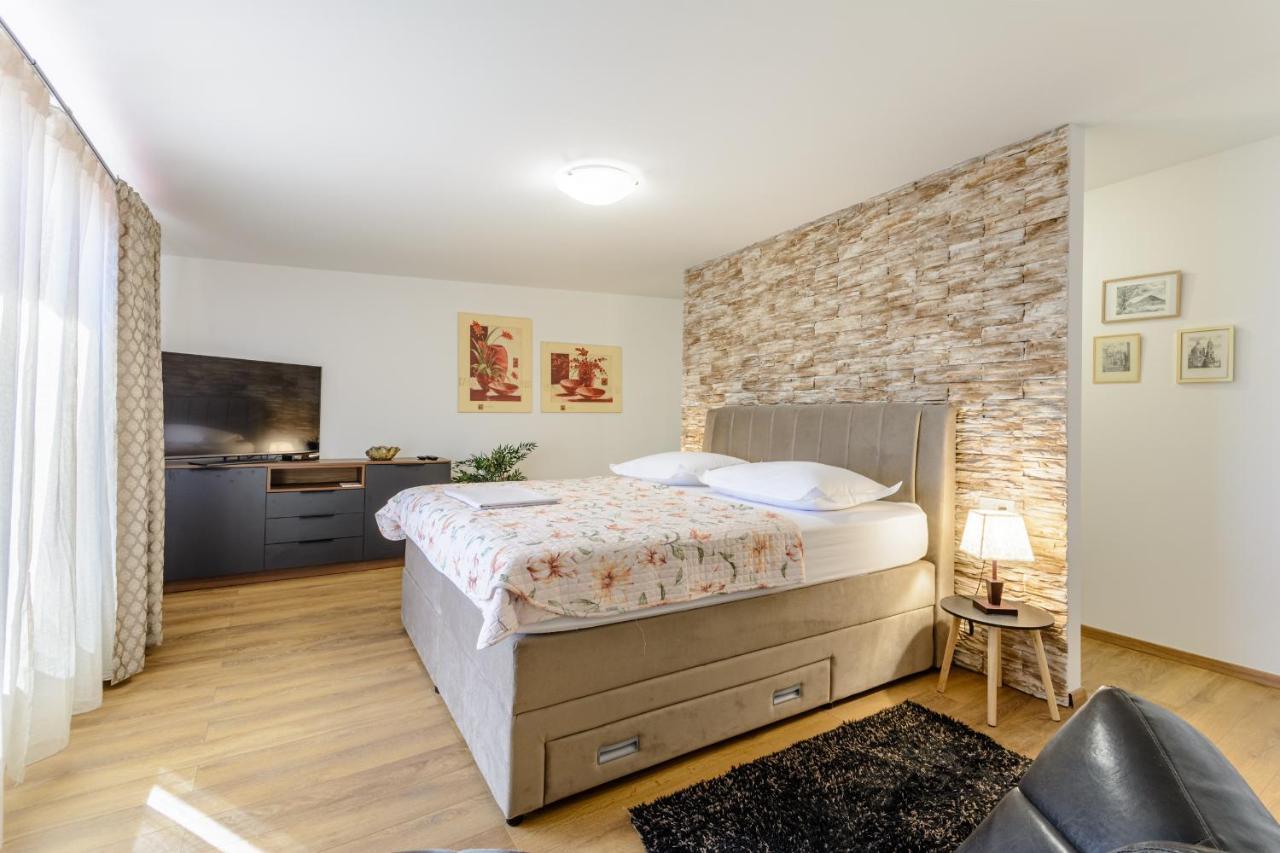 אומיס Villa Secluded Paradise מראה חיצוני תמונה