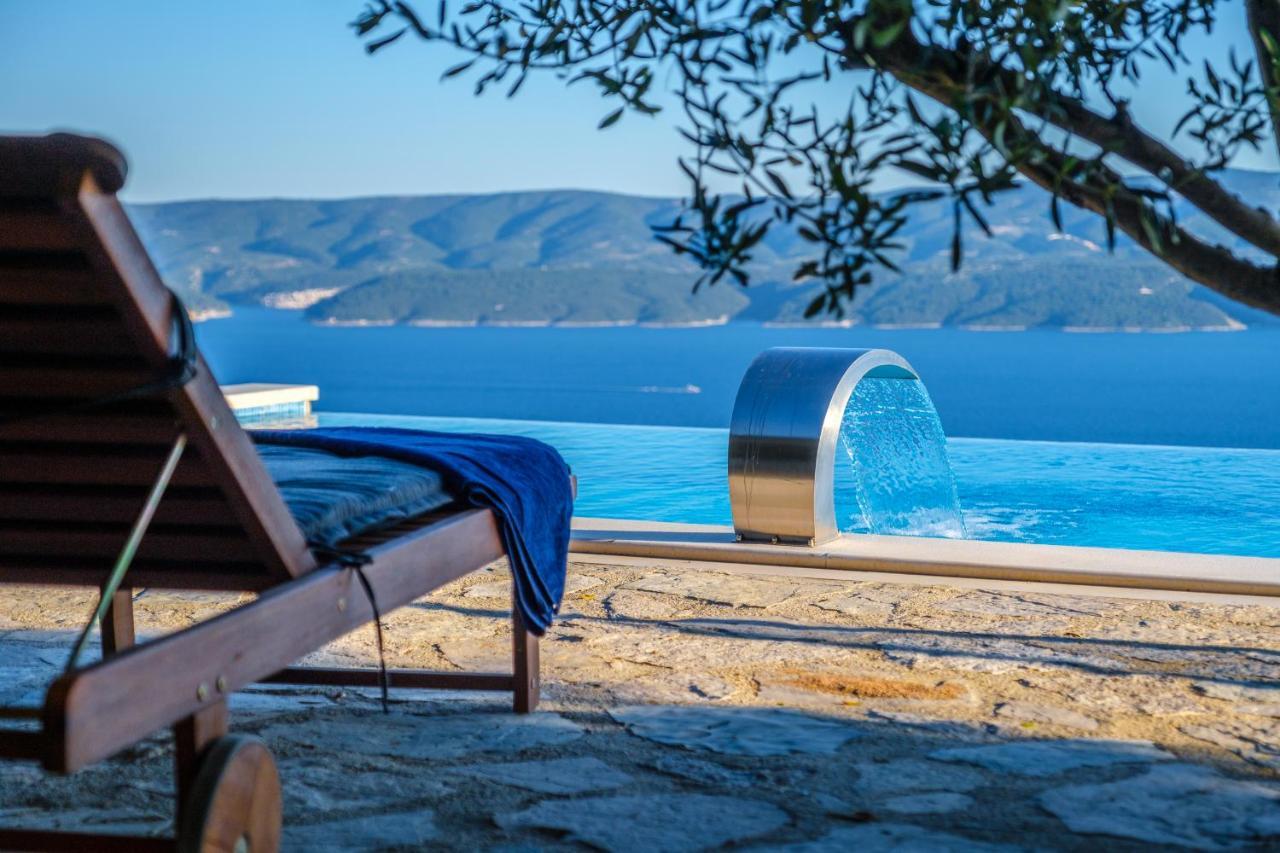 אומיס Villa Secluded Paradise מראה חיצוני תמונה