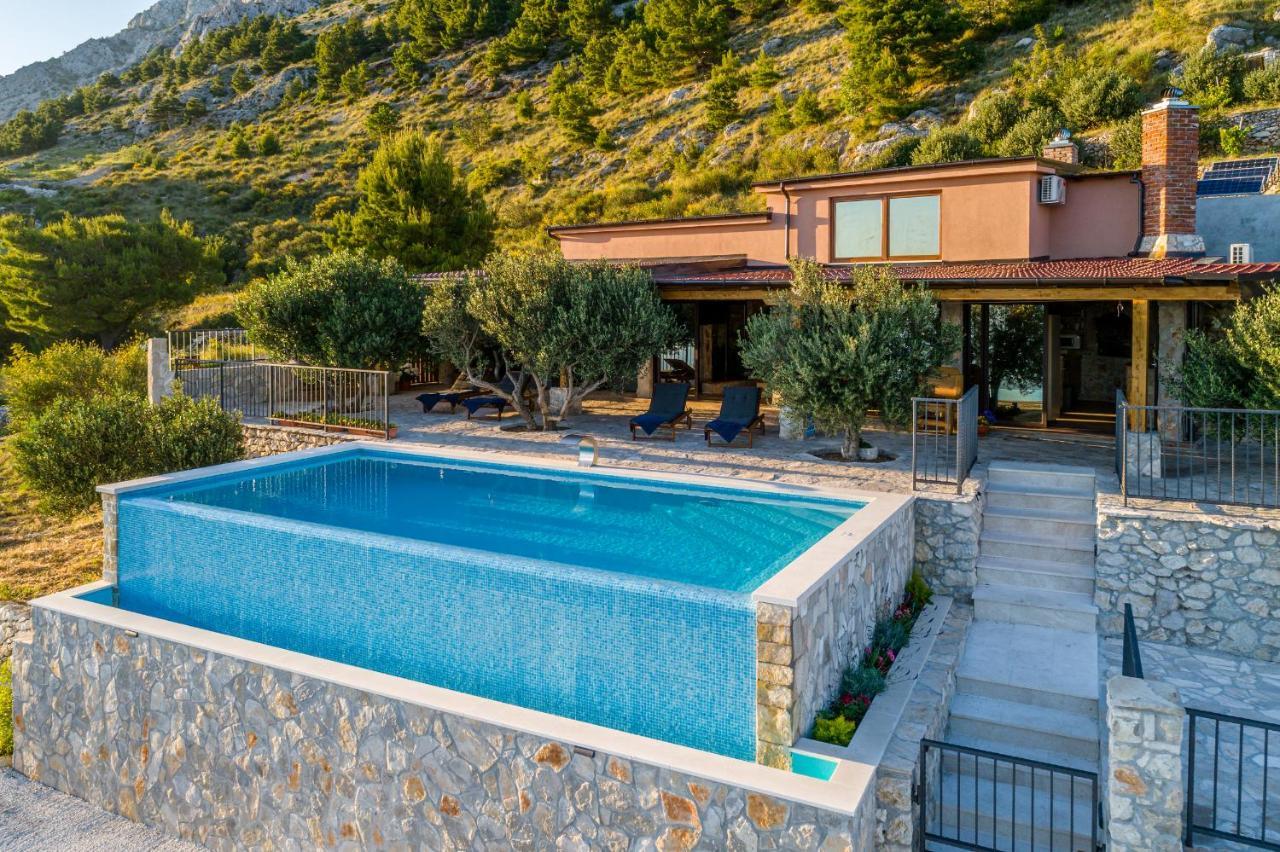 אומיס Villa Secluded Paradise מראה חיצוני תמונה