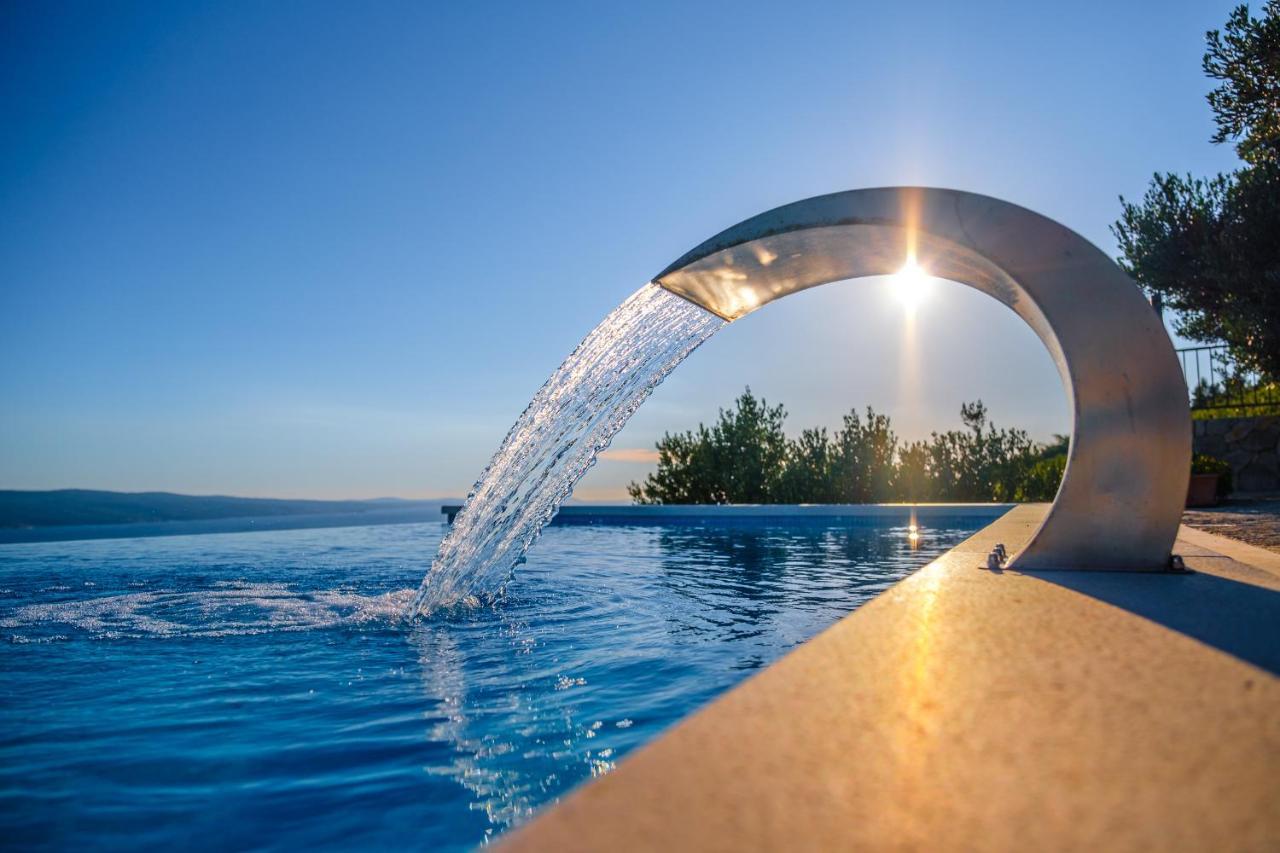 אומיס Villa Secluded Paradise מראה חיצוני תמונה