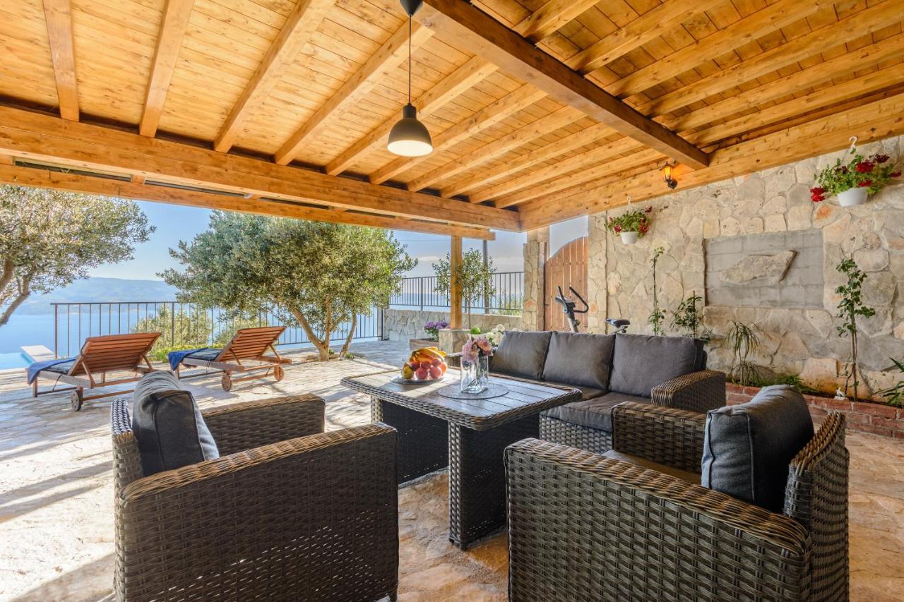 אומיס Villa Secluded Paradise מראה חיצוני תמונה
