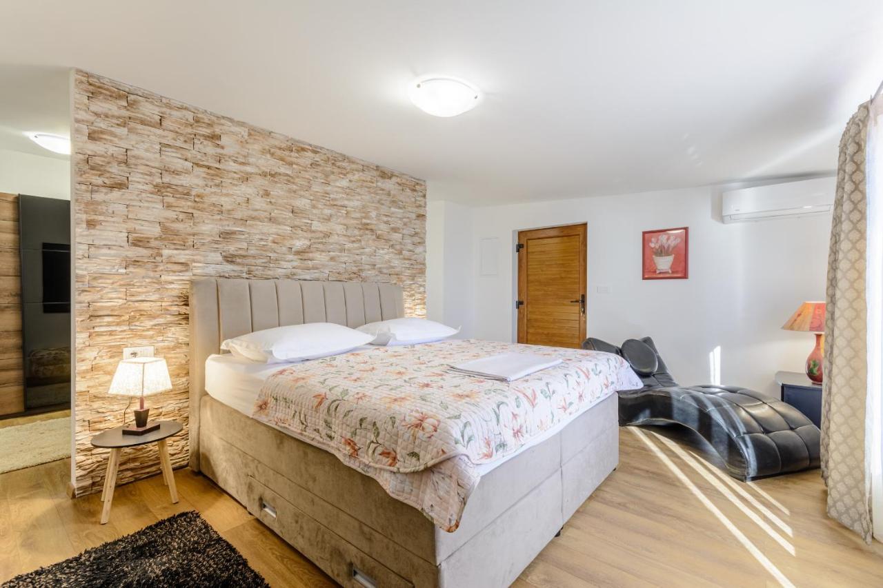 אומיס Villa Secluded Paradise מראה חיצוני תמונה