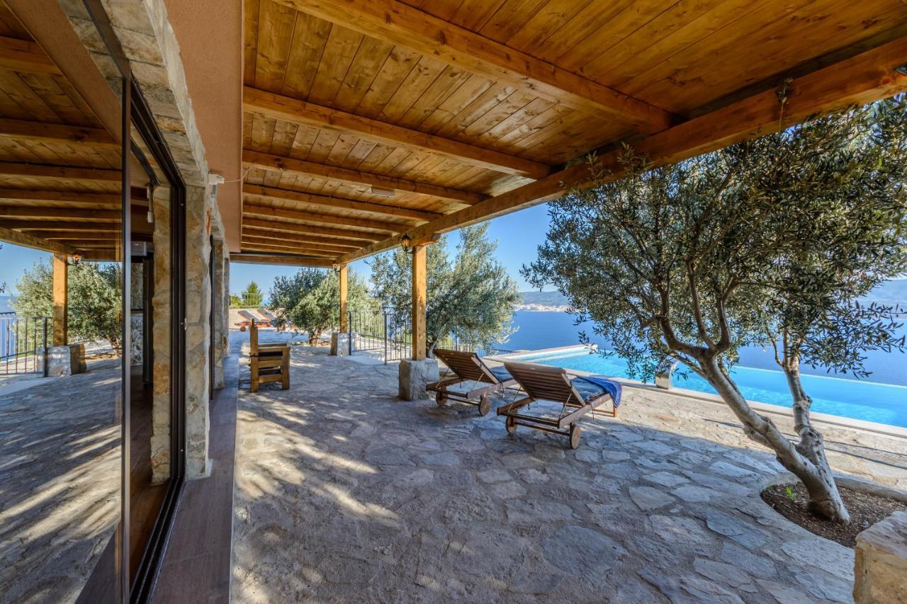 אומיס Villa Secluded Paradise מראה חיצוני תמונה