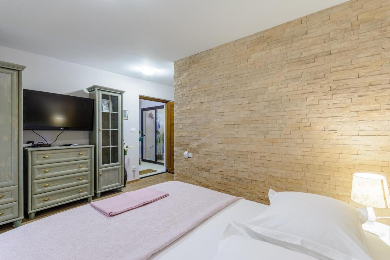 אומיס Villa Secluded Paradise מראה חיצוני תמונה