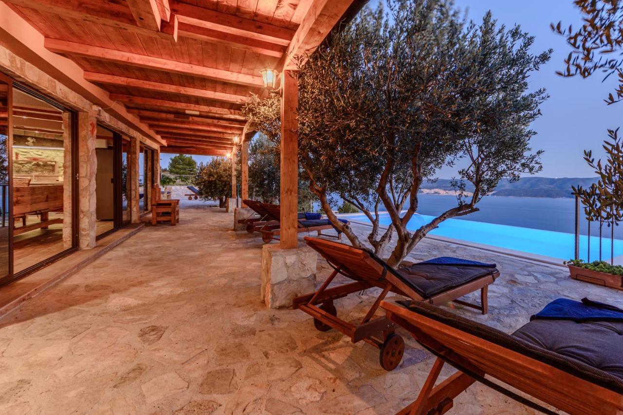 אומיס Villa Secluded Paradise מראה חיצוני תמונה