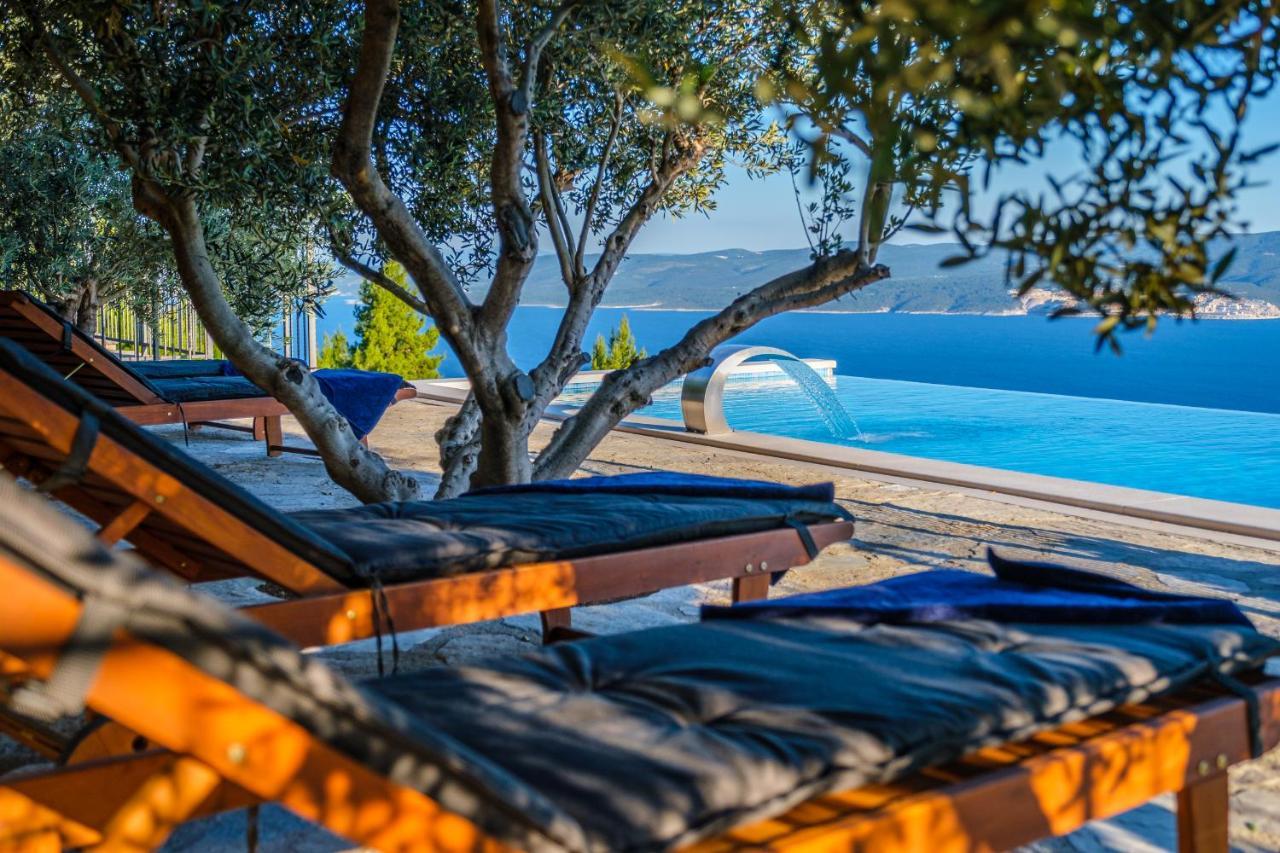 אומיס Villa Secluded Paradise מראה חיצוני תמונה