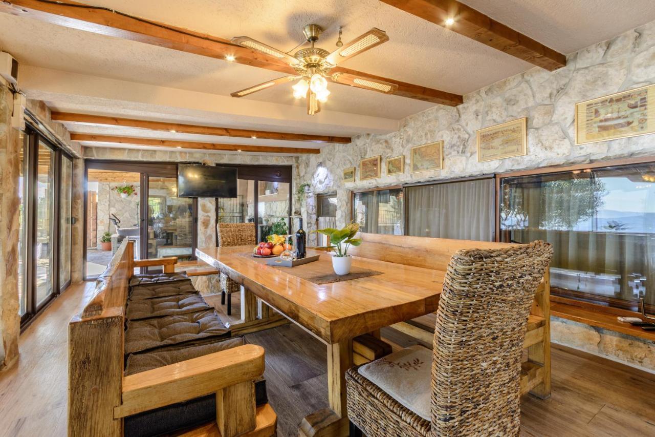 אומיס Villa Secluded Paradise מראה חיצוני תמונה