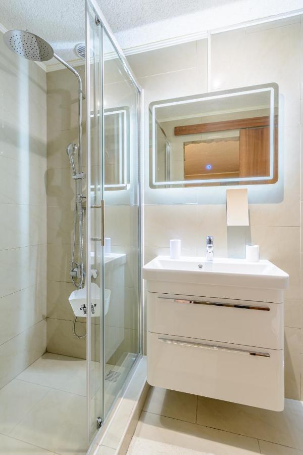 אומיס Villa Secluded Paradise מראה חיצוני תמונה