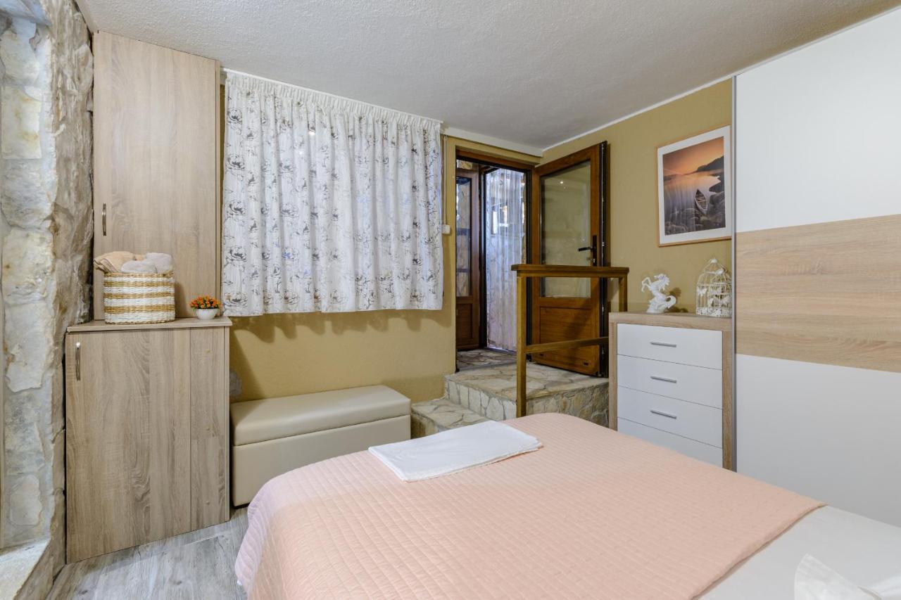 אומיס Villa Secluded Paradise מראה חיצוני תמונה