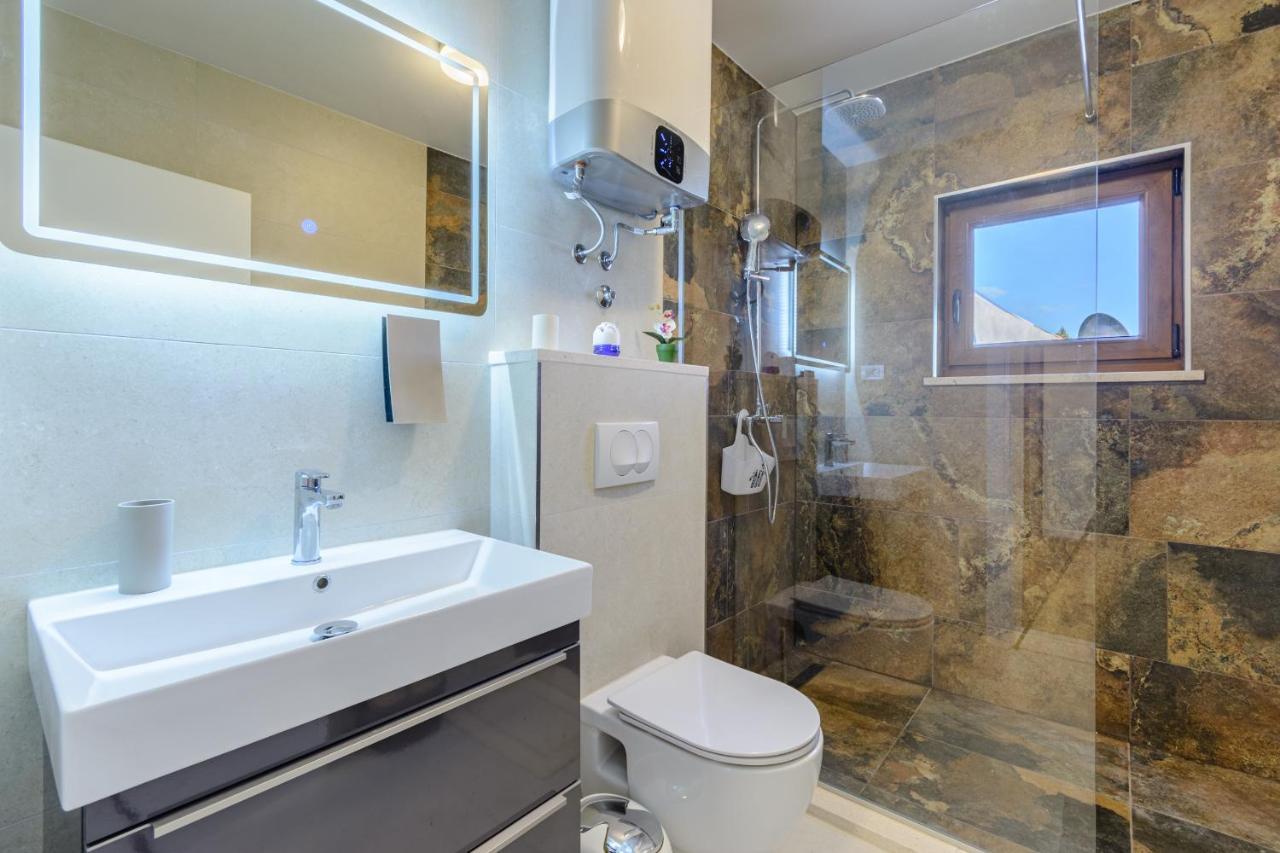אומיס Villa Secluded Paradise מראה חיצוני תמונה